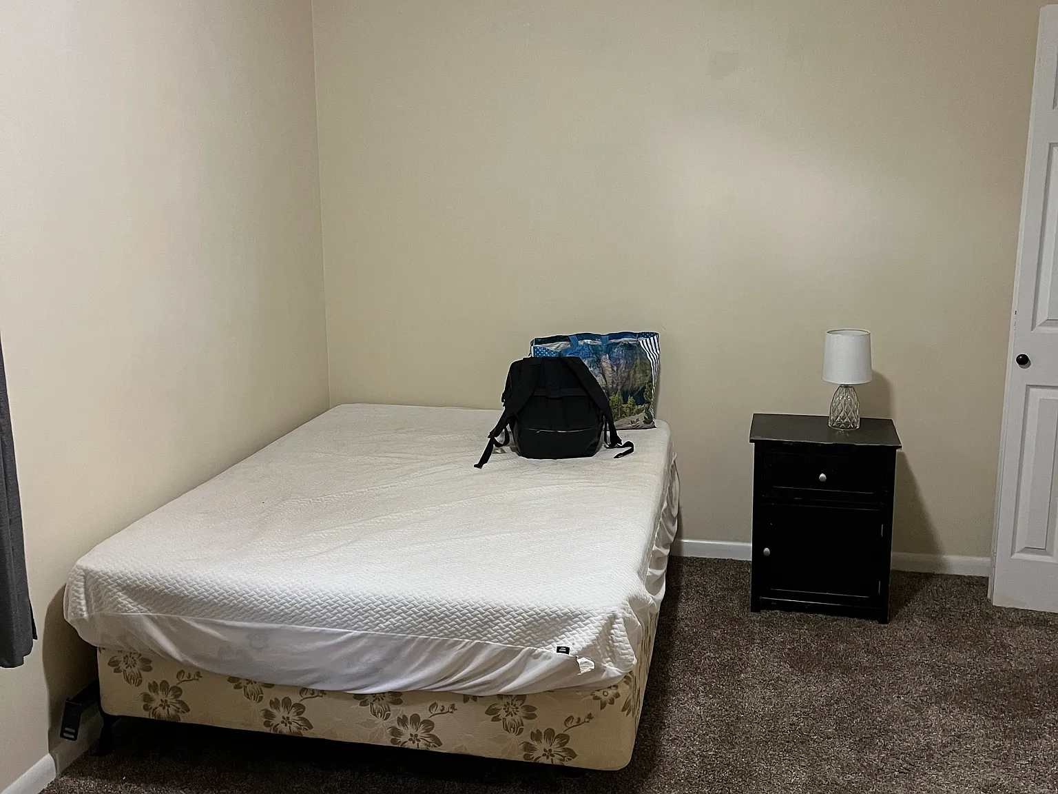 3 bed, 1200 sqft, $2,300 — Photo 4