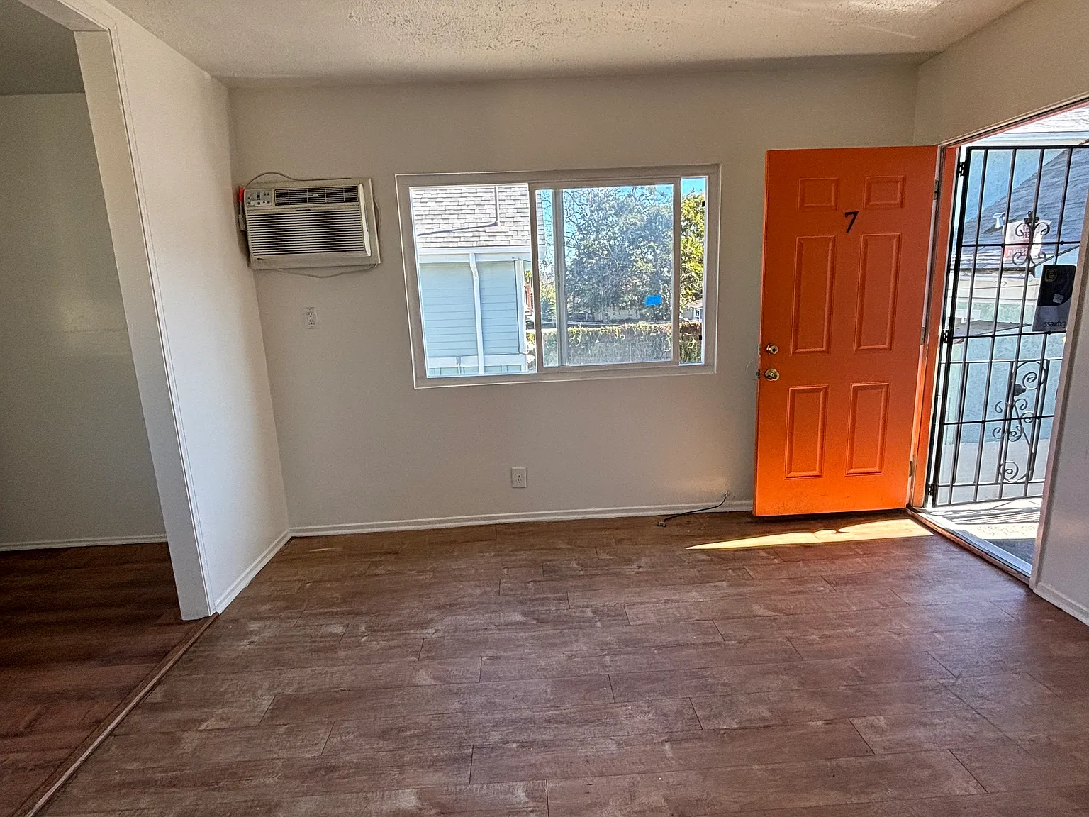 1513 W 28th St — Photo 1
