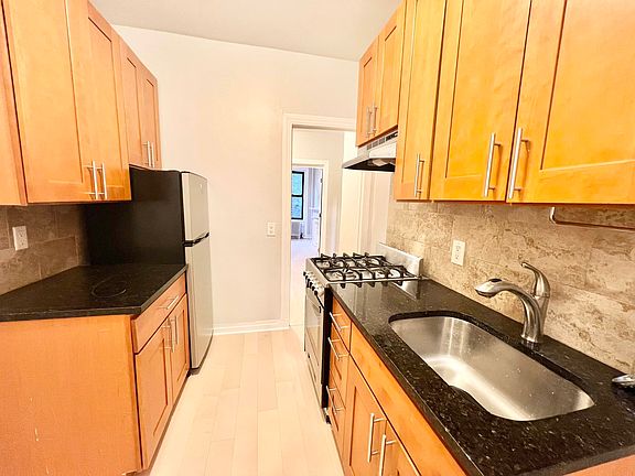 5th image of 122 Macdougal St