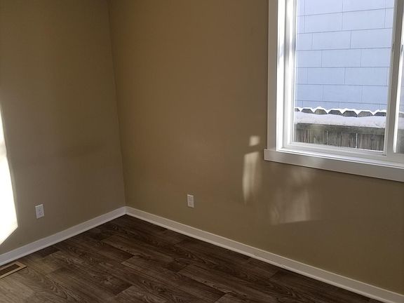 4th image of 837 Lawson Ave E