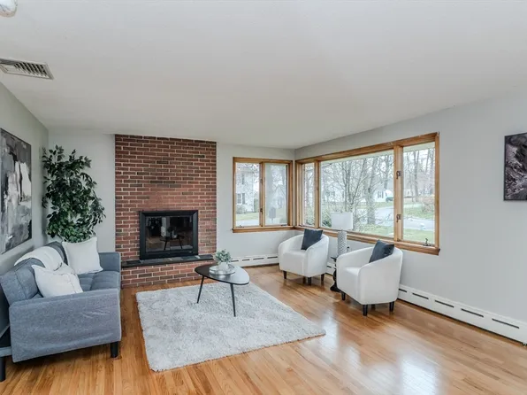 3 North St, East Longmeadow, MA 01028