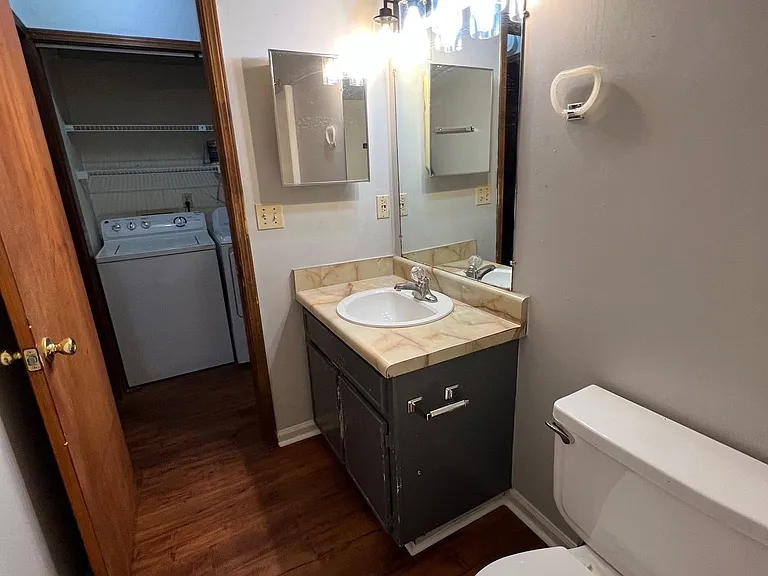 218 White Dr #D — Photo 13