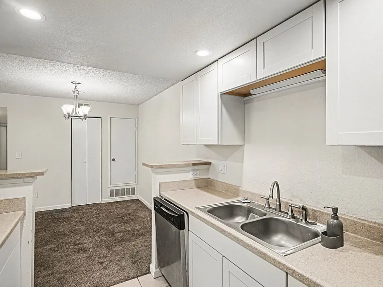 18004 E Ohio Ave #202 — Photo 8