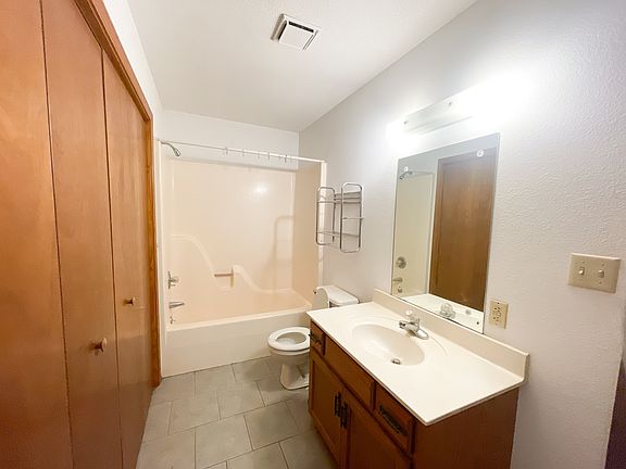 3rd image of 1589 Belair Dr #17
