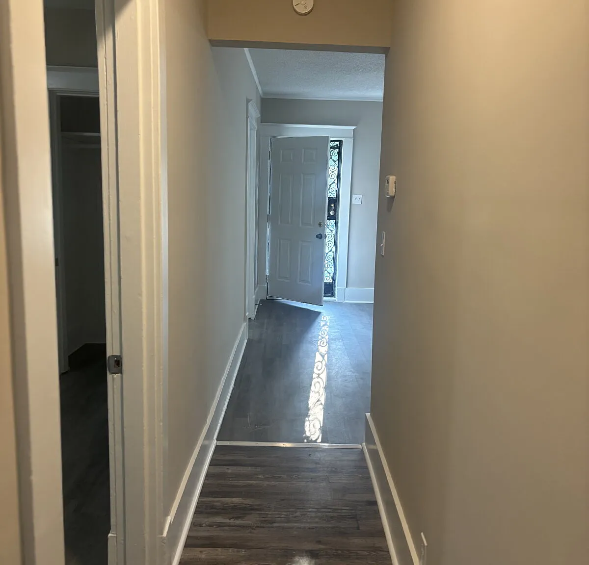3 bed, 1.0 bath, 884 sqft, $1,200 — Photo 4