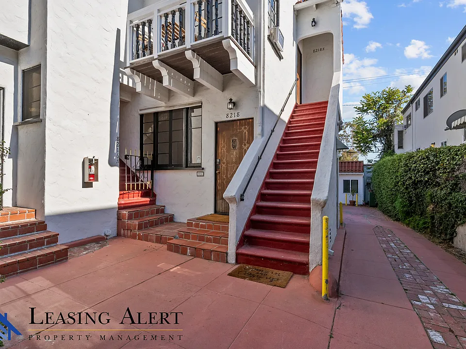 8218 Norton Ave #8218