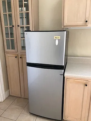 Rented by Alexiou Realty | media 2