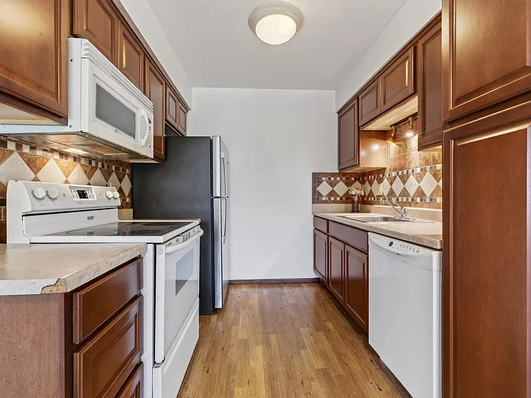 26070 N Lake Dr — Photo 26