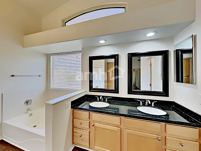 10262 W Patrick Ln — Photo 19