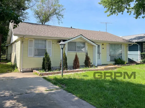 917 College Ln, Hutchinson, KS 67501