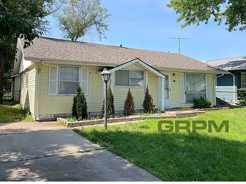 917 College Ln Photo 1