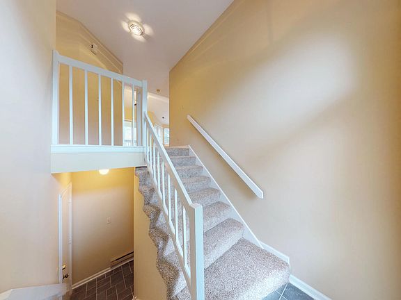 4th image of 366 Satinwood Ct N