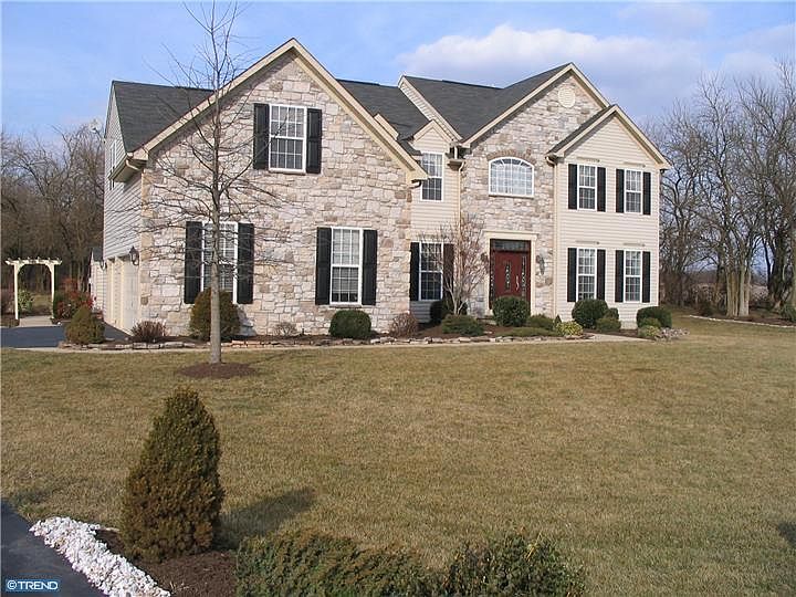 1st image of 6 Duke Dr