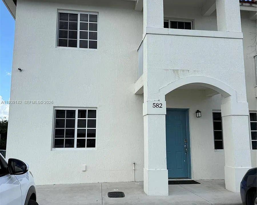 582 SW 2nd Pl