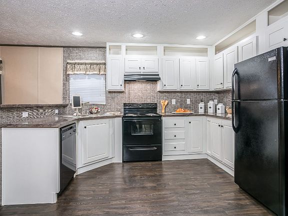 3rd image of 313 Spruce Pines Dr
