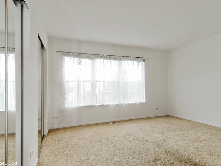 826 Genesee Dr — Photo 6