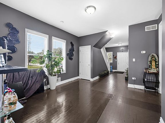 5th image of 704 Willow Ct