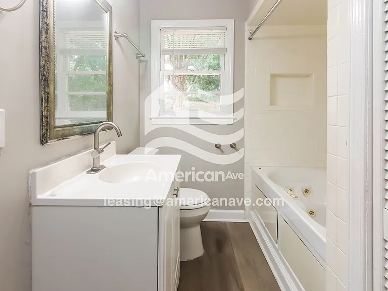 207158_008_main_bathroom_9.jpg