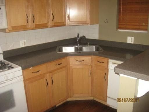 4th image of 3258 N Hamlin Ave #3258