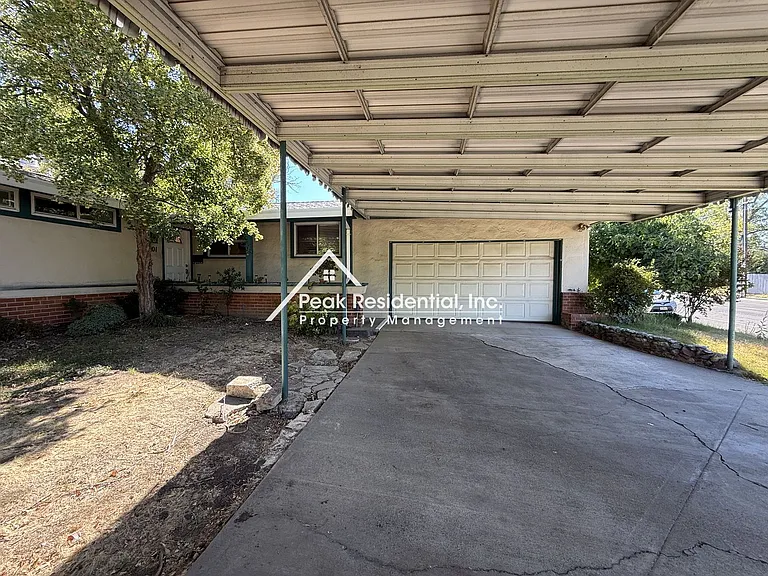 4301 Cottage Way — Photo 5
