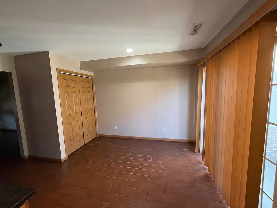 400 E Washington Ave #2