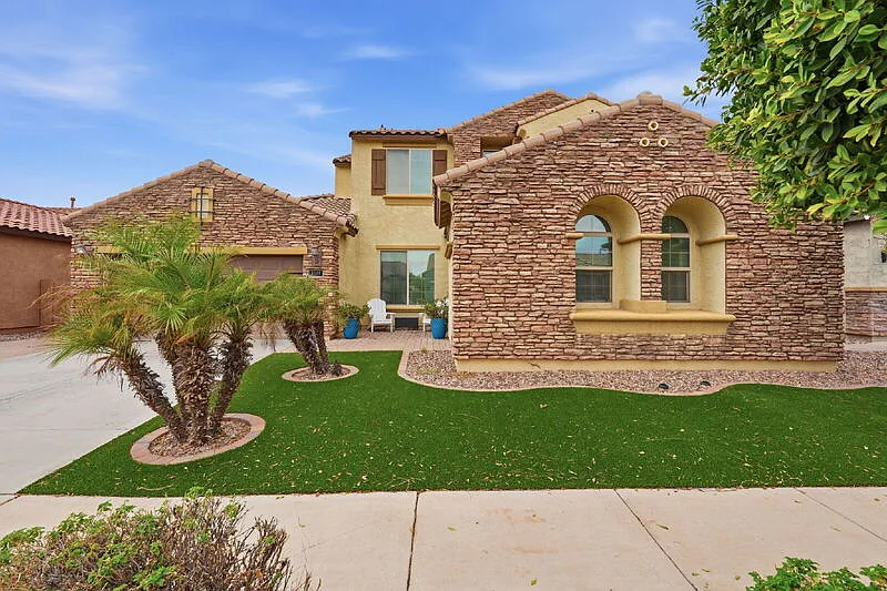 5 bed, 4.5 bath, 3876 sqft, $4,200 — Photo 3