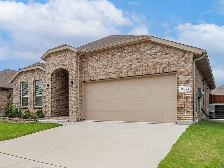 15825 Bronte Ln — Photo 2