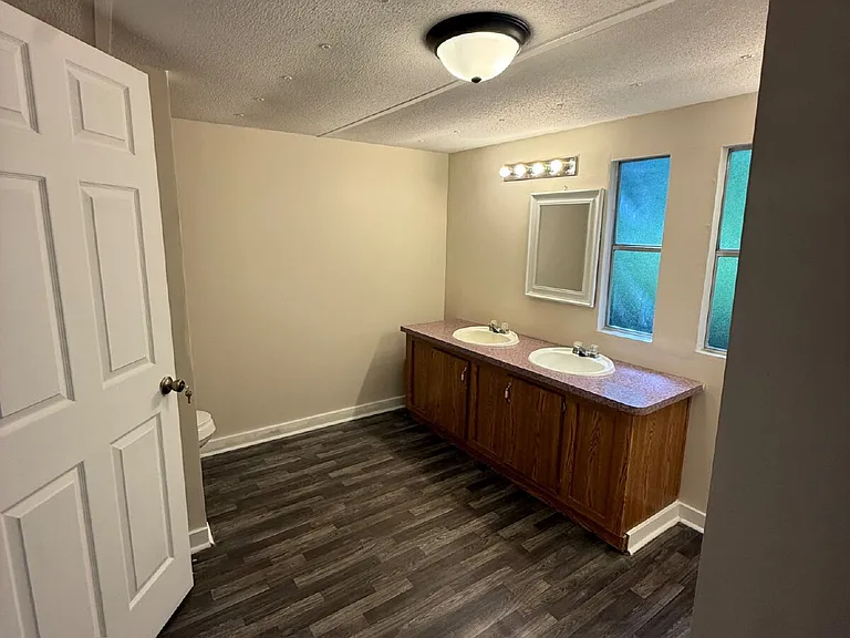 137 Barrington Dr — Photo 6