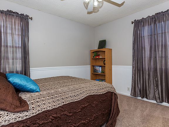 5th image of 1044 Ivy St