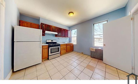 5th image of 65 Tompkins St Floor 2
