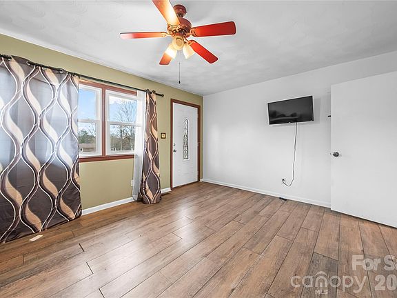 3rd image of 7910 Winalda Ave