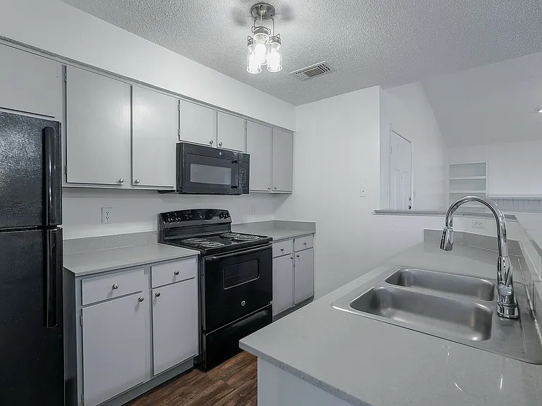 Ironhorse Flats-Kitchen