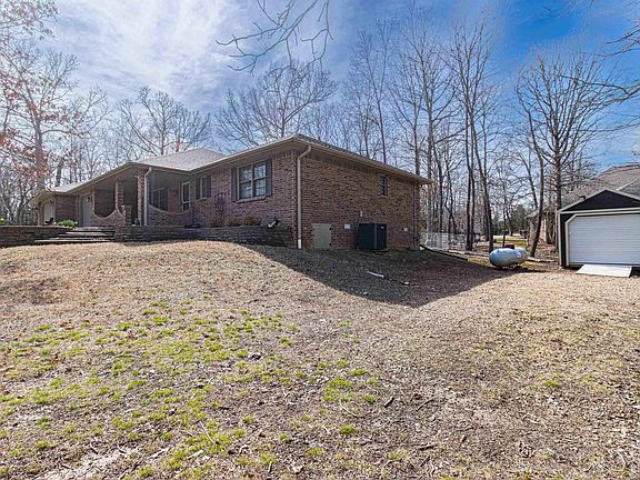 2nd image of 102 Lakeview Dr