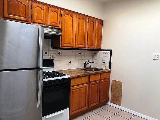 4th image of 107-60 112th St #2