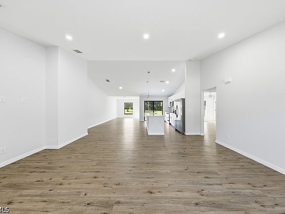 3rd image of 705 W 10th St