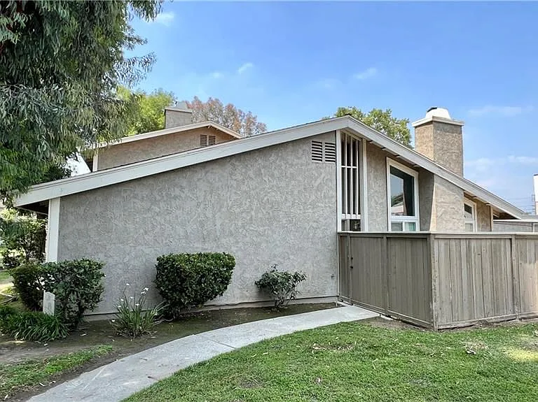 2061 W Redlands Blvd #20D — Photo 16