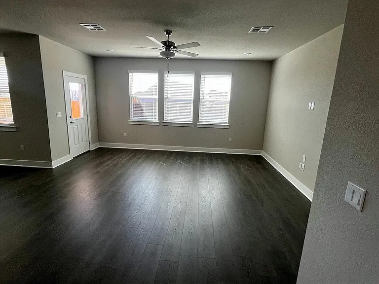 2905 Mary Elizabeth Dr — Photo 9
