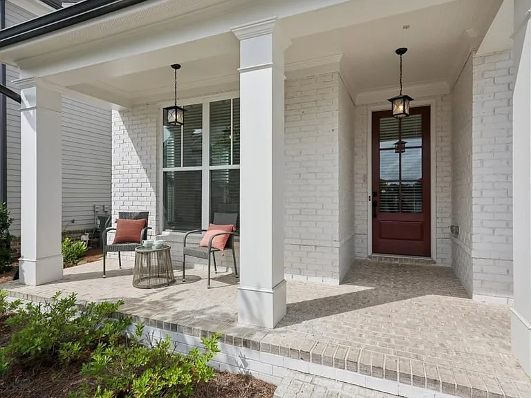 1445 Calvert Ln — Photo 2