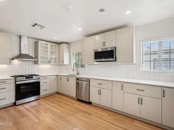511 E CHEERY LYNN Road, Phoenix, AZ 85012