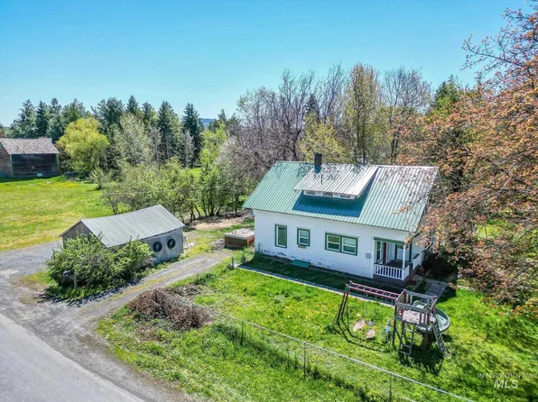 1026 Mountain View Rd, Moscow, ID 83843