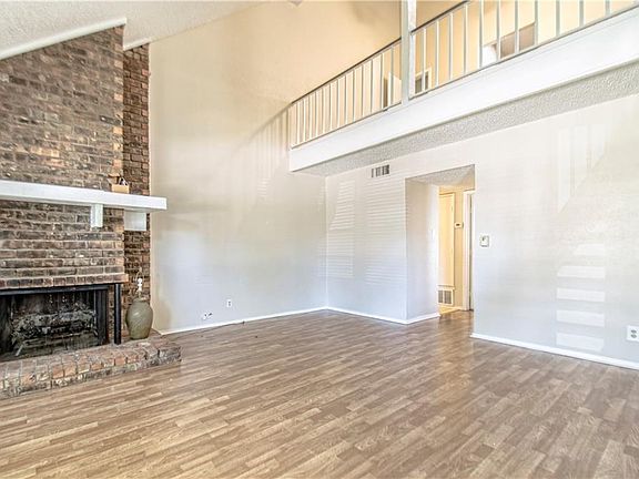 4th image of 2037 Clubview Dr