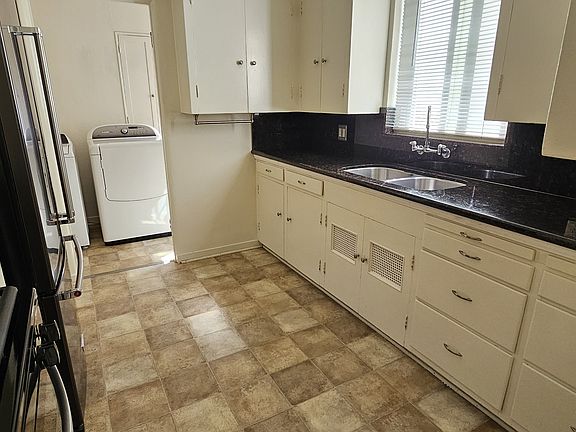 5th image of 368 N Myrtle Ave #368