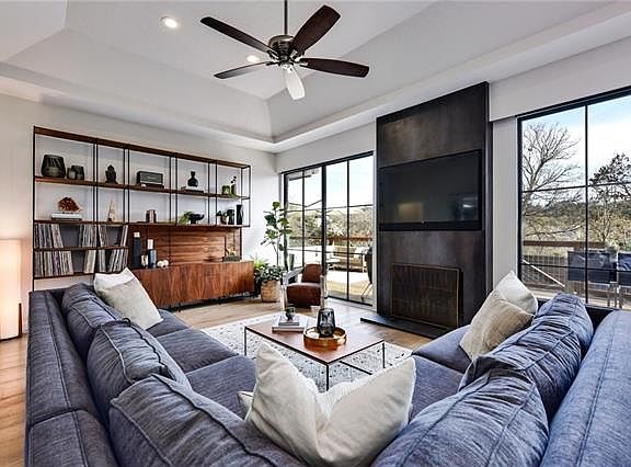4th image of 3908 Edwards Mountain Dr