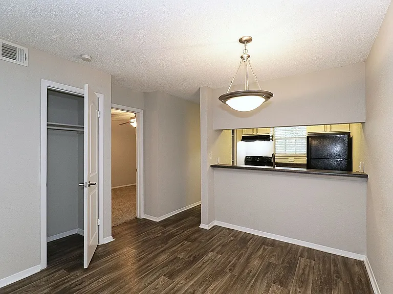 City Crest Apartments — Photo 113
