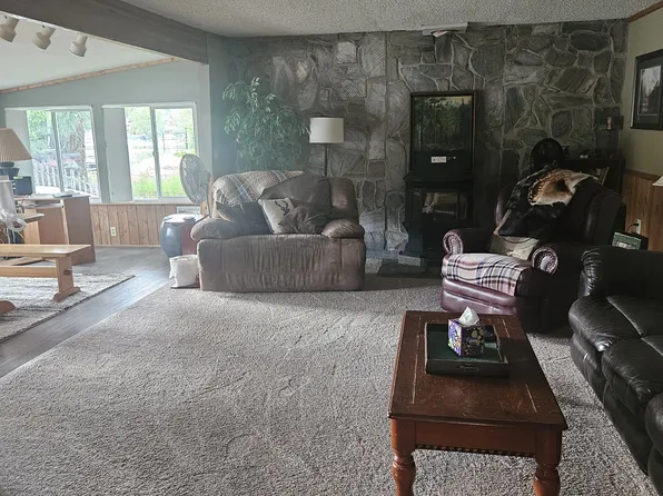 6911 W Maine St, Spirit Lake, ID 83869