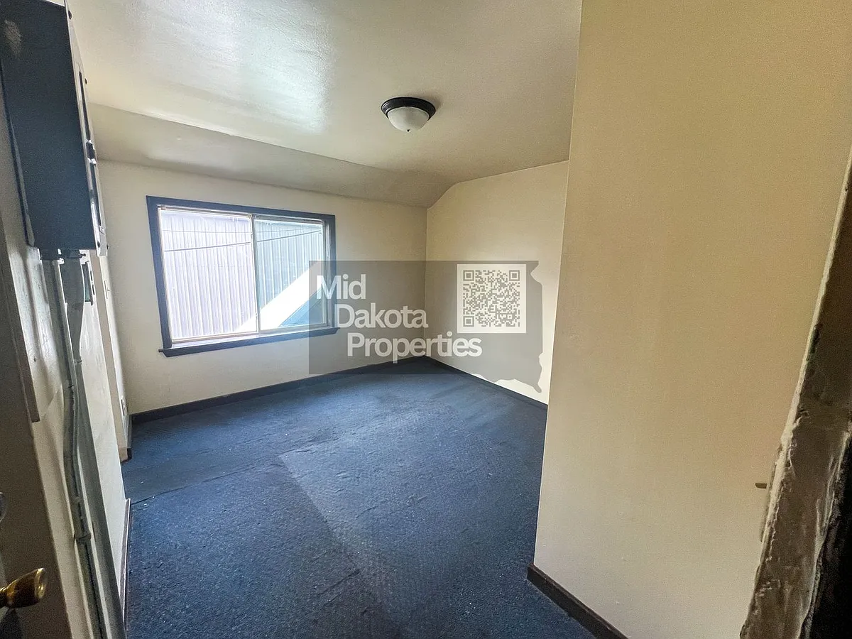 Building Photo - 125-127 127 1/2 129 131 133 135 E #2
