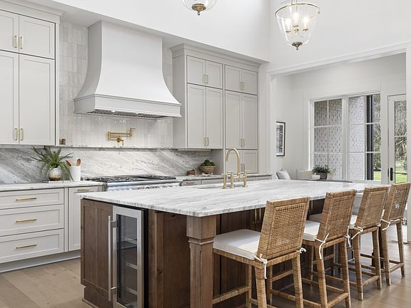 5th image of 641 Brook Hollow Rd