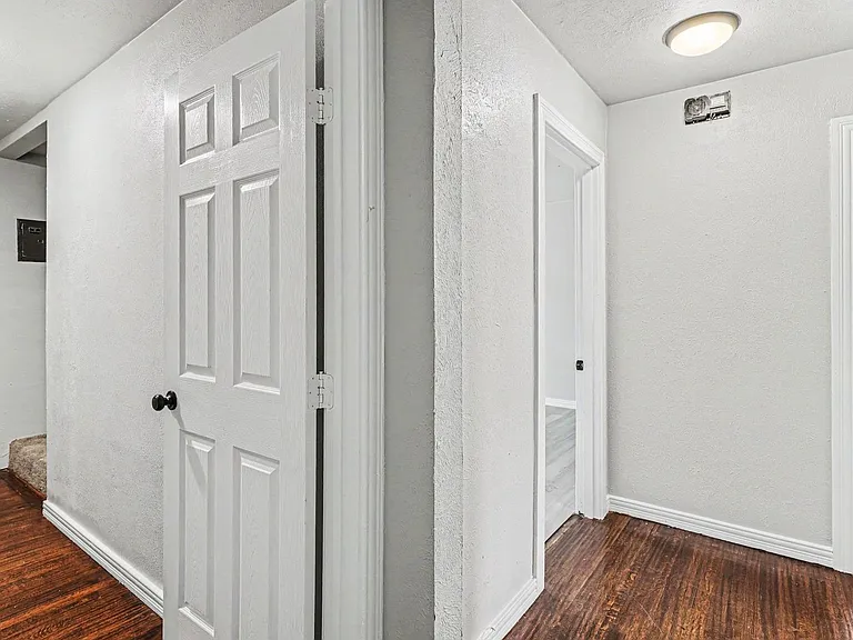 1108 E Robert St — Photo 13
