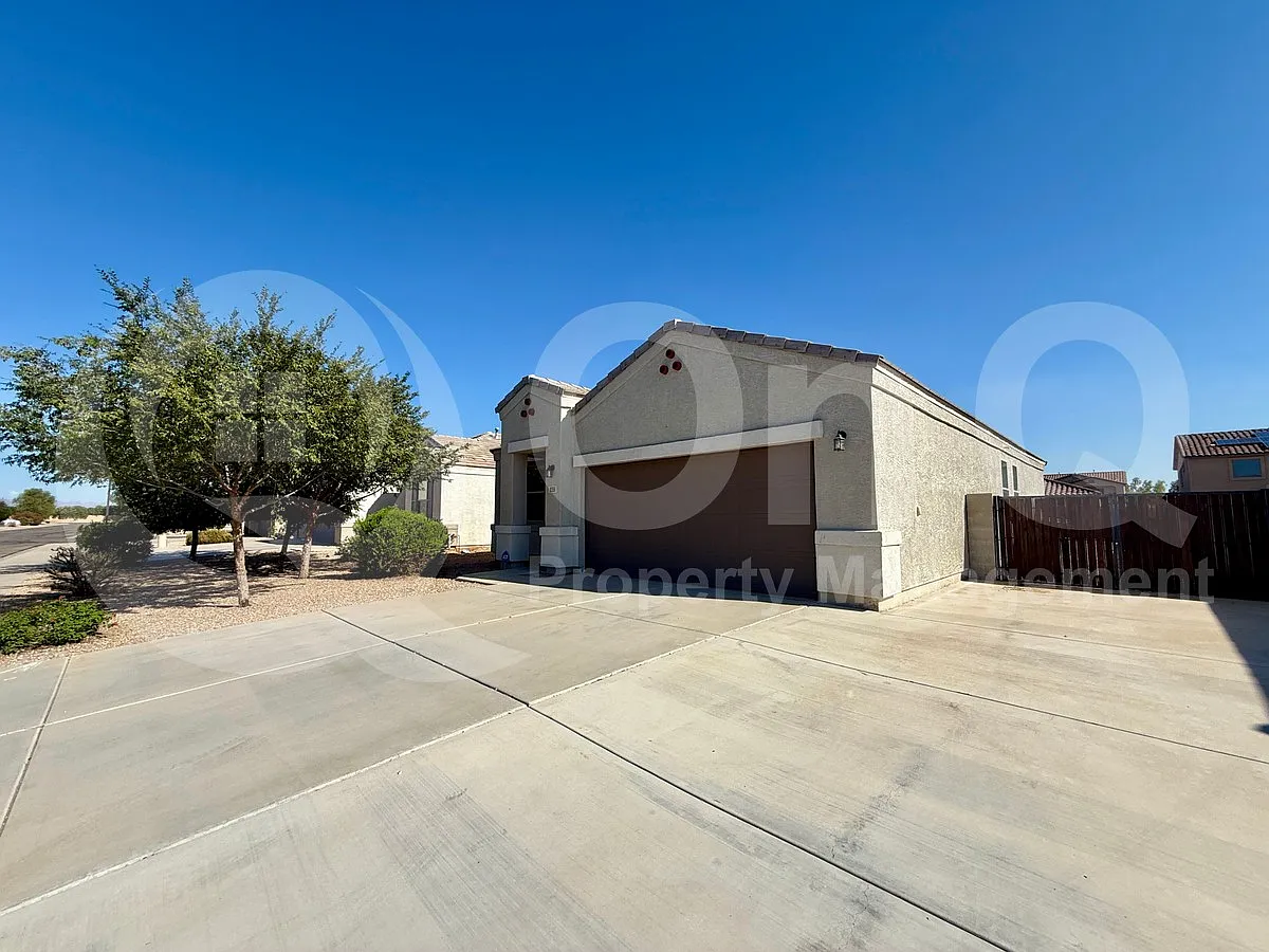 3 bed, 2.0 bath, 1258 sqft, $1,850 — Photo 2