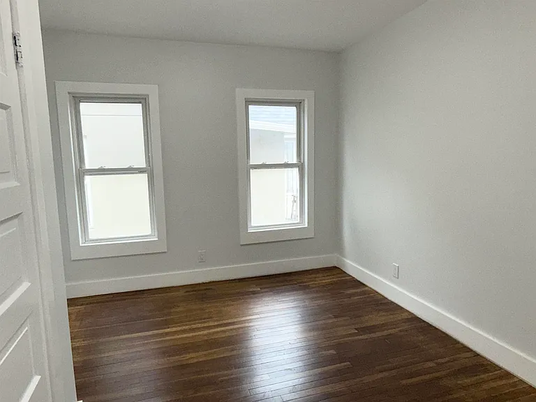 6 Holmes St #2 — Photo 15
